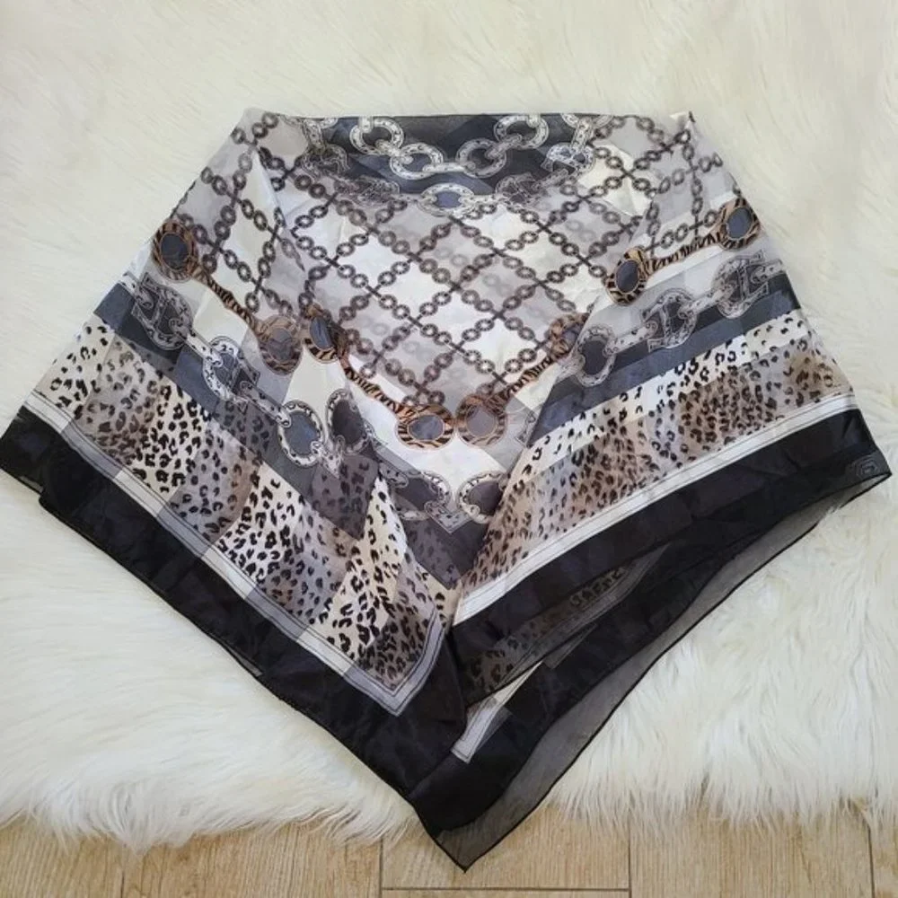 Beautiful leopard Print Scarve